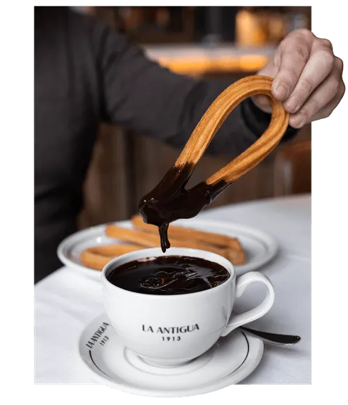 Chocolate caliente con churros crujientes de La Antigua